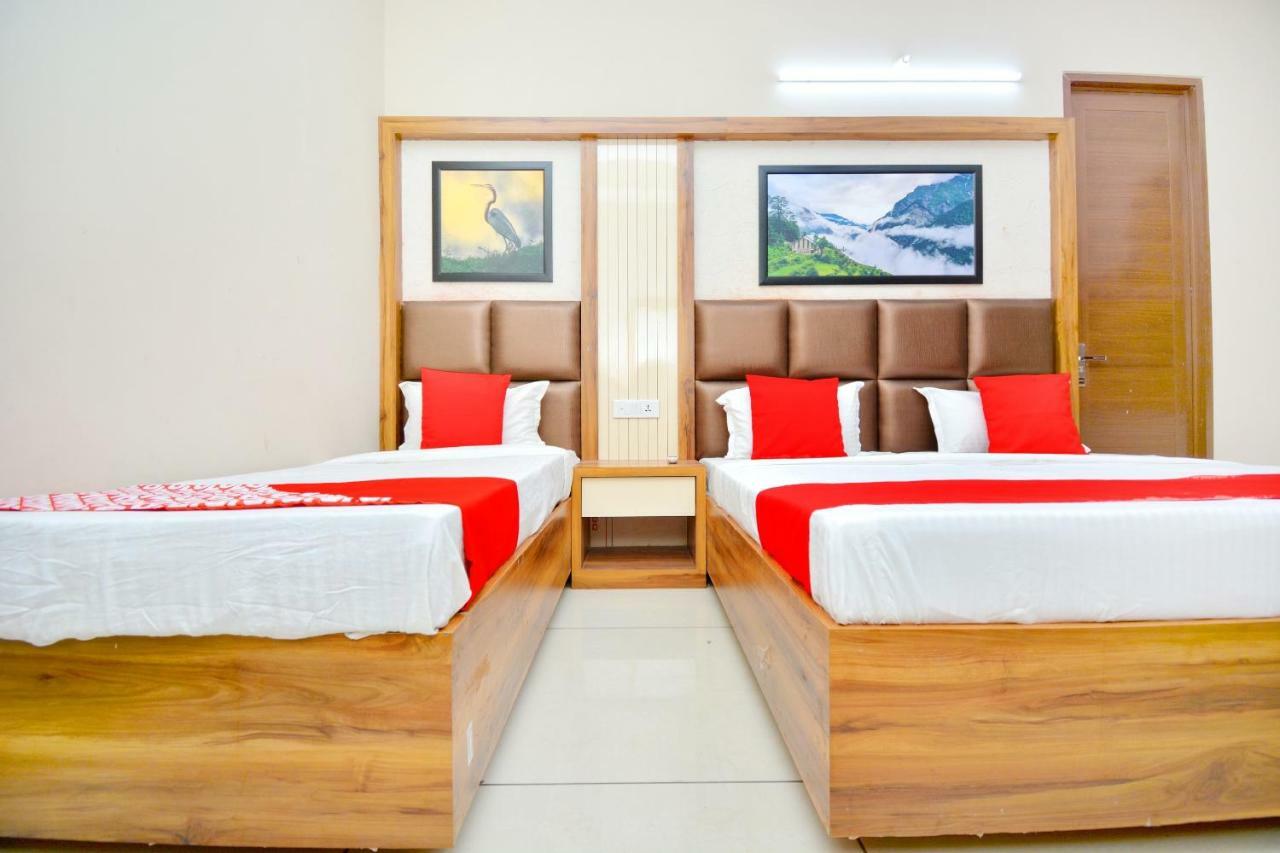 Oyo 40699 Grand Sokhi Hotel Tarn Taran Exterior photo