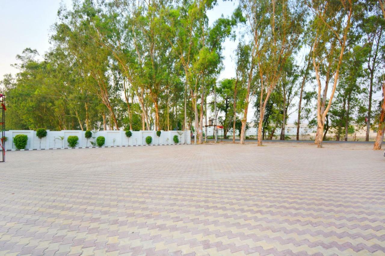 Oyo 40699 Grand Sokhi Hotel Tarn Taran Exterior photo