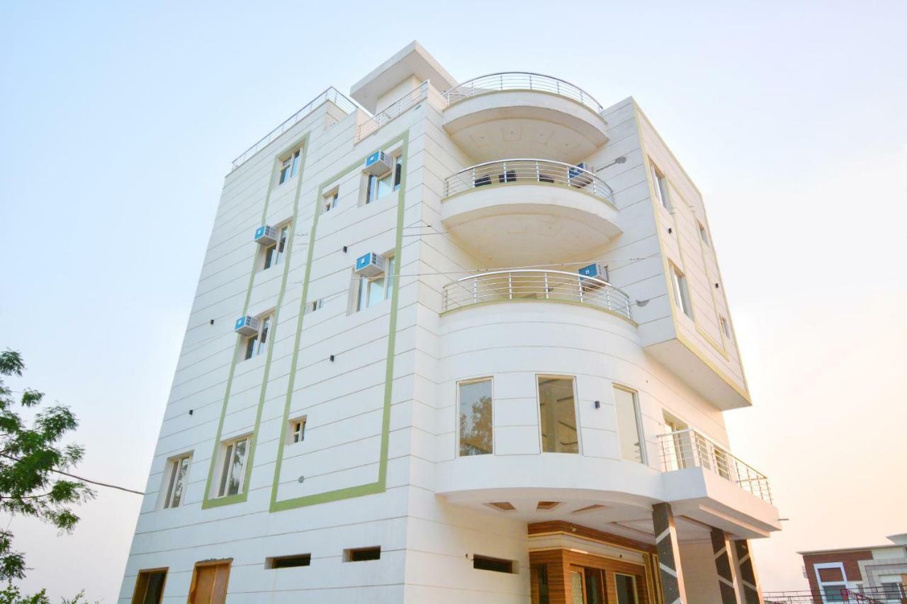 Oyo 40699 Grand Sokhi Hotel Tarn Taran Exterior photo