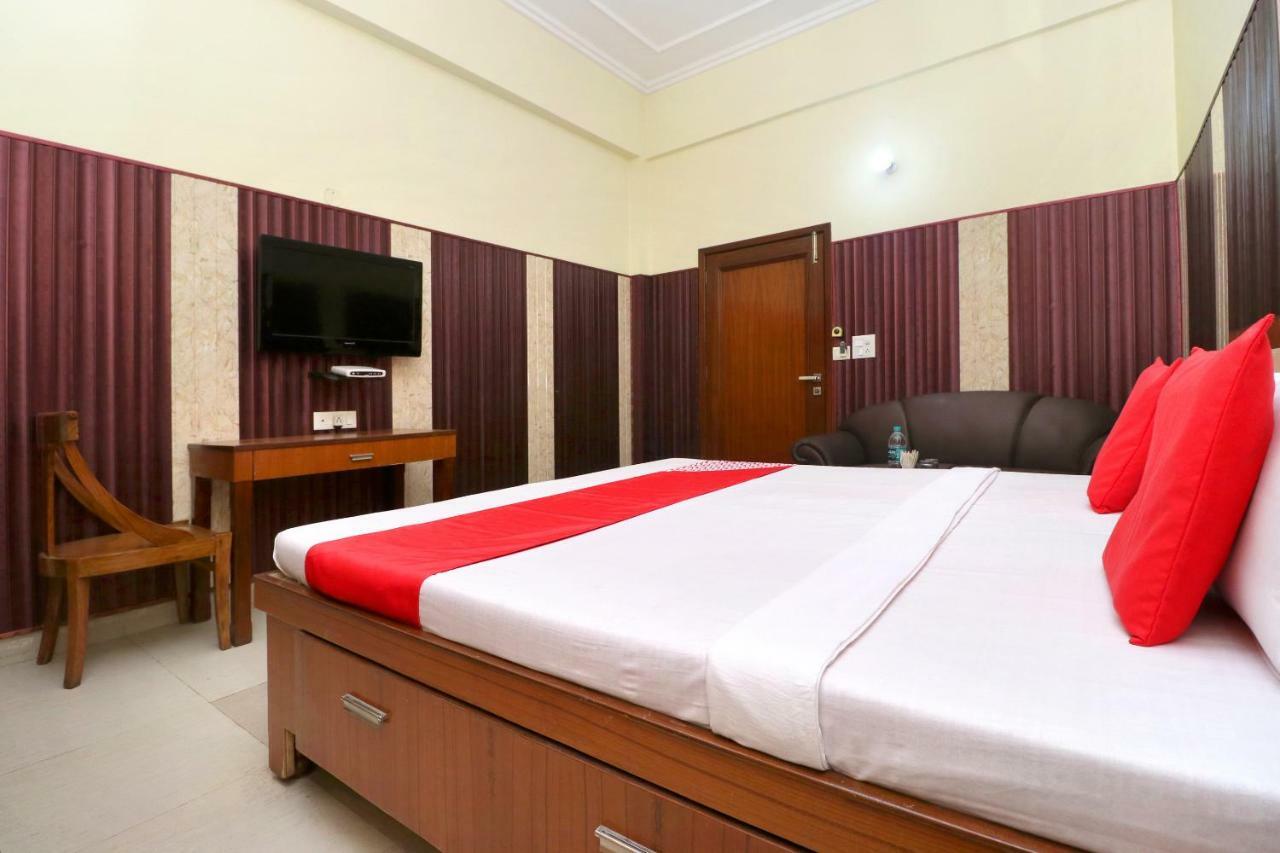 Oyo 40699 Grand Sokhi Hotel Tarn Taran Exterior photo